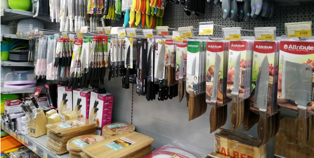 Training for storage, display, sale and delivery of knives